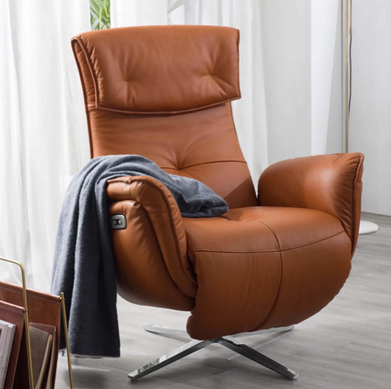 Leather recliner, the product photo supplied by the brand
