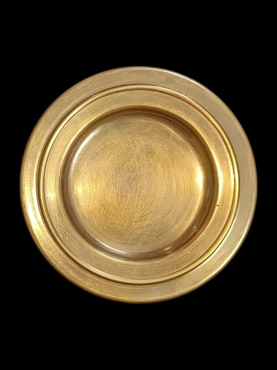 A photo of the brass finish, supplied as the reference